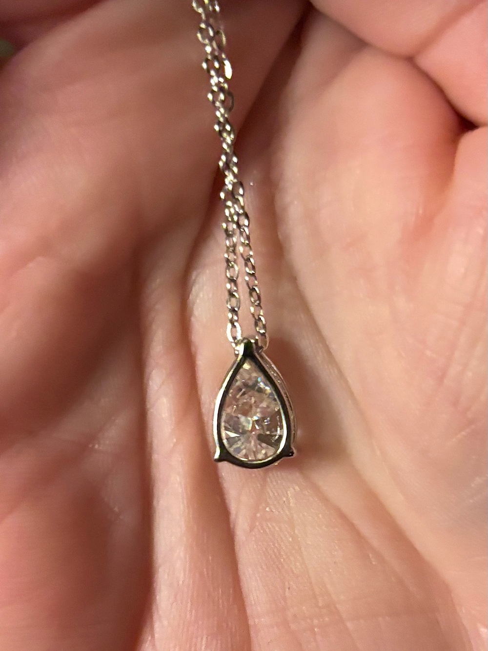 A GORGEOUS certified 4ct pear-cut Moissanite pendant necklace in sterling & 18k - Picture 7 of 14